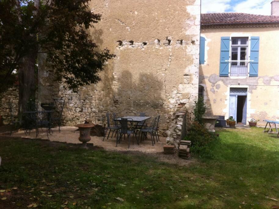 Ancien Presbytere Au Coeur Du Village Mauvezin  Exterior foto