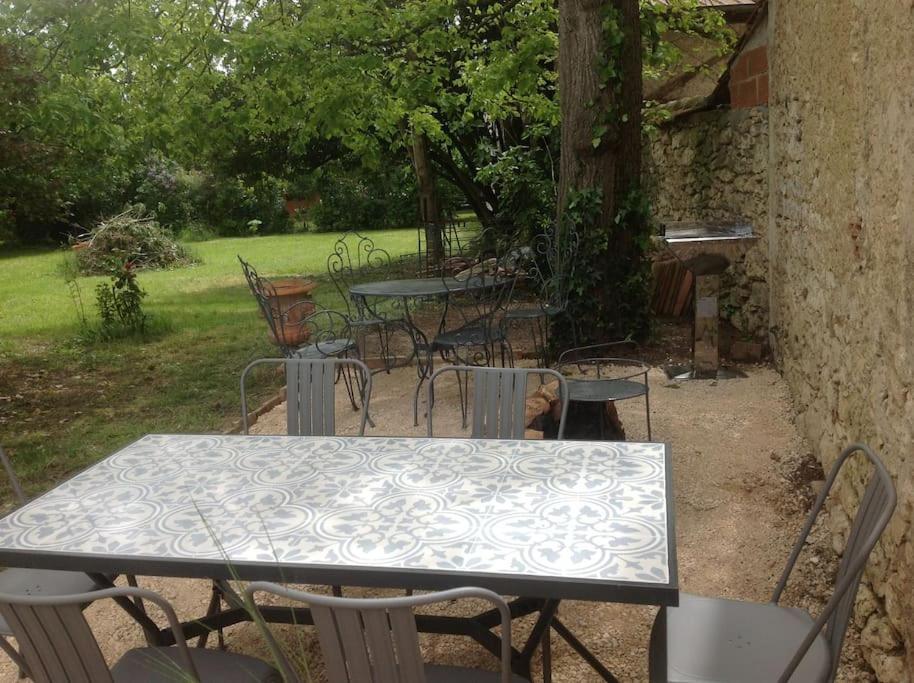 Ancien Presbytere Au Coeur Du Village Mauvezin  Exterior foto